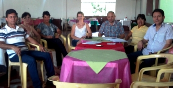 Vasatta e Martendal com representantes da comunidade