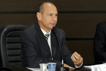 Vereador propõe homenagem à servidora