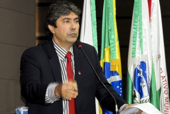 Vereador comunista na tribuna da Câmara