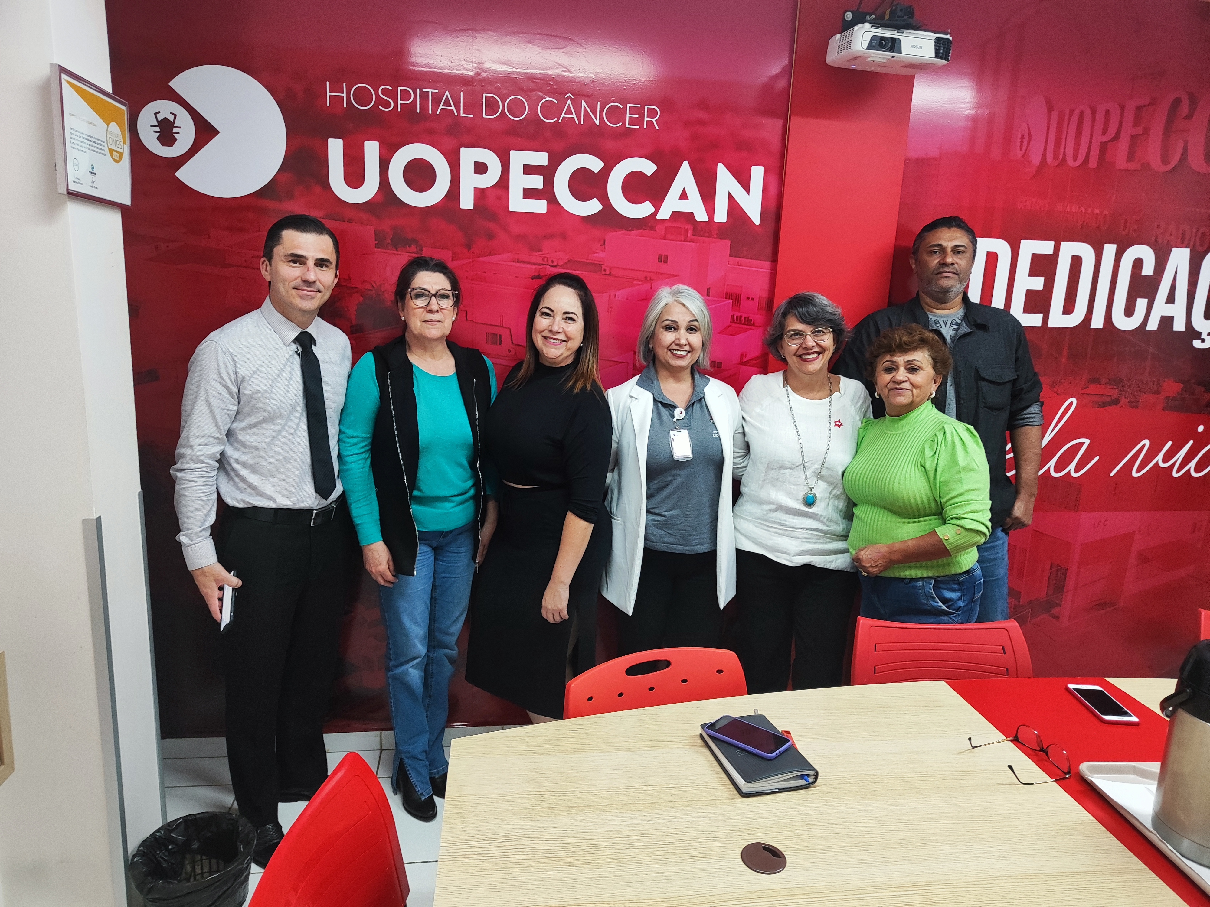Da esq. para dir., Luciano Maldonado Felipe, Gladys Mari Rodrigues, Maria Eloir, Raquel Bueno, Professora Liliam, Célia Cristina e o assessor Valdecir Gonçalves
