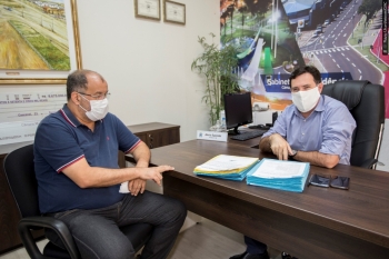 Alécio recebe o diretor legislativo Mario Galavoti para discutir sobre o curso do dia 20