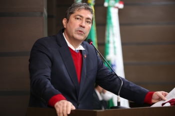 Vereador quer que o prefeito dê transparência às informações, em vez de fazer ameaças