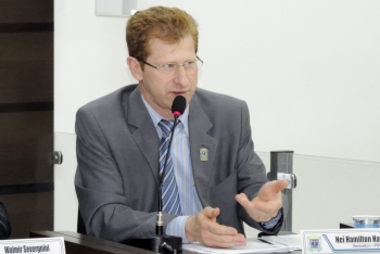 Vereador Nei Haveroth defendeu a desburocratização dos processos de concessão de licenças
