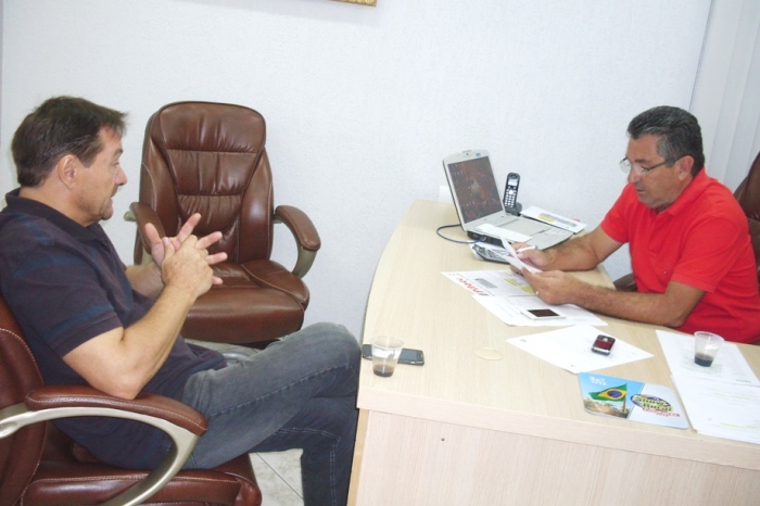 Vereador reúne-se com representante da Acesc