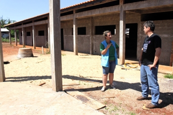 Vereador vistoriou as obras paralisadas da escola municipal