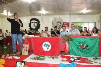 Paulo Porto participou de ato de formatura de escola itinerante em Quedas do Iguaçu