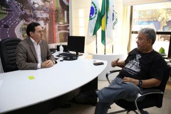 O empresário Domingos de Souza representou o Seminário ao fazer o convite ao presidente