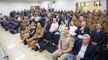 Pessoas ligadas aos homenageados lotaram a área destinada ao público na Sala das Sessões