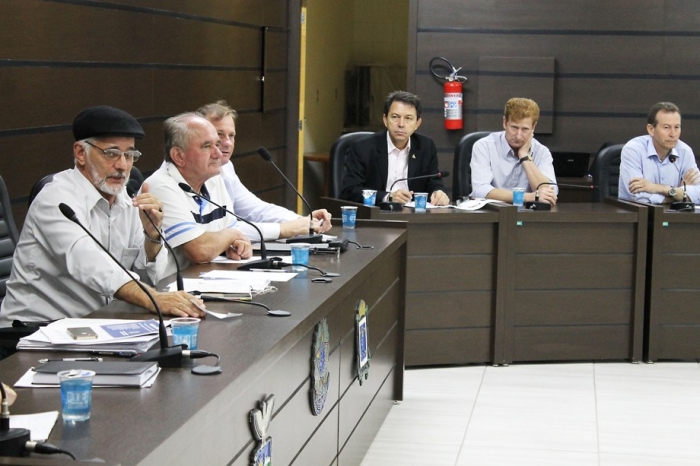 Plenário ficou lotado de trabalhadores da rede municipal de educação