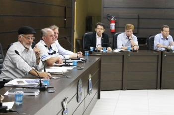 Plenário ficou lotado de trabalhadores da rede municipal de educação