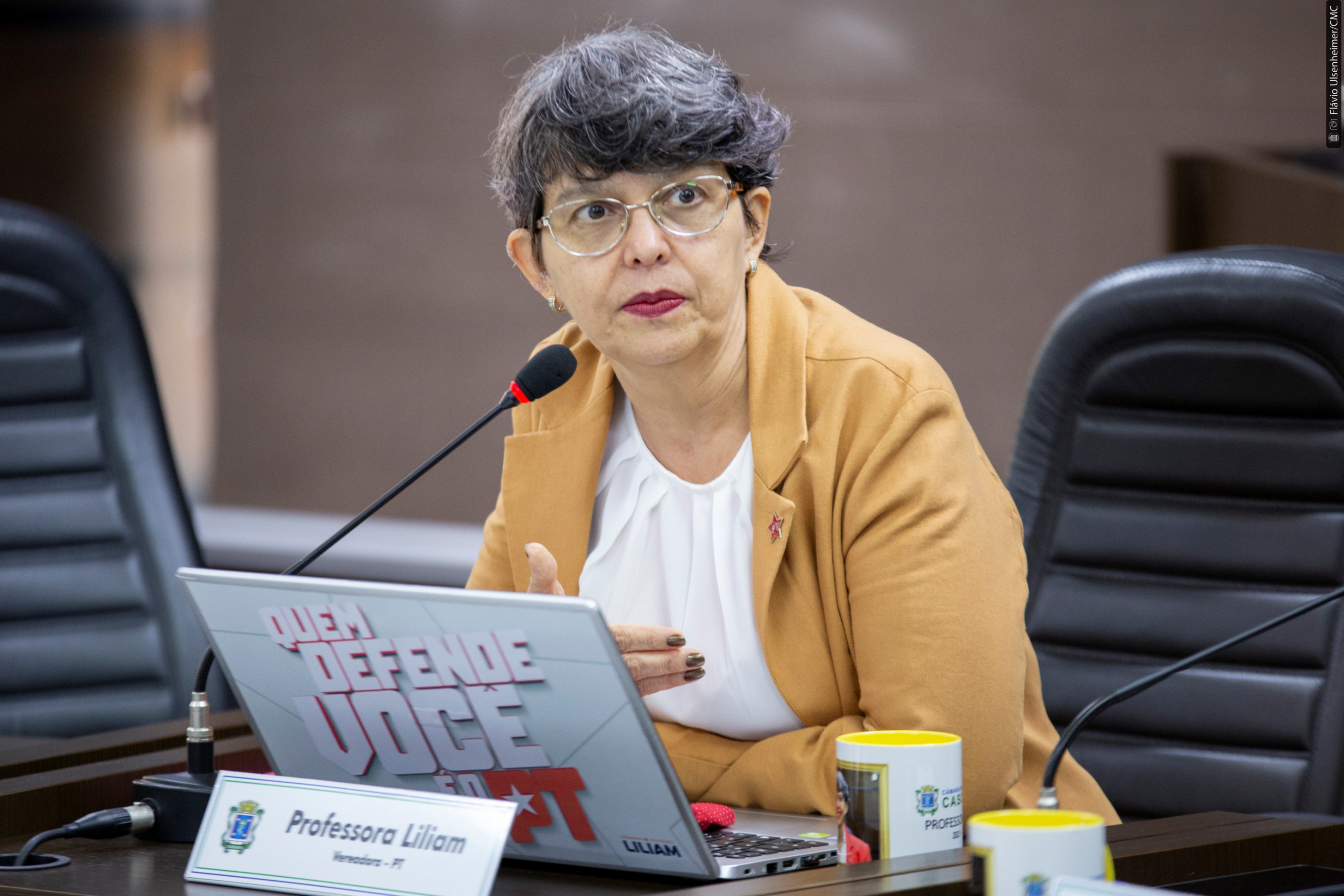 Professora Liliam cobra piso nacional para professores, com reajuste de 33,24%
