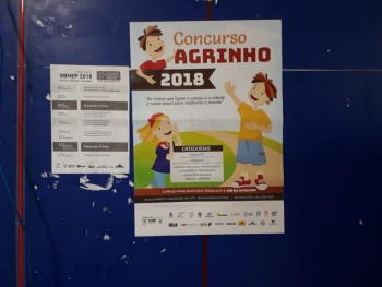 Cartaz do Agrinho fixado em uma escola estadual em Cascavel