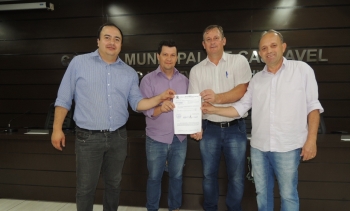 Os quatro vereadores proponentes da emenda