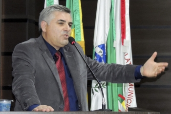 Vereador Jorge Menegatti, autor do requerimento