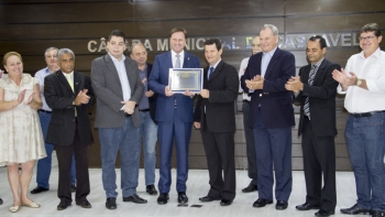 Senador Acir Gurcacz: homenagem da Acamop|Vereadores de Cascavel com o homenageado