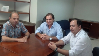 Vereadores reunidos com o promotor