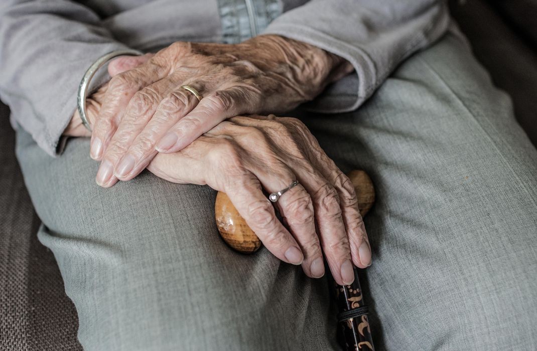 Instituições irregulares podem representar um risco aos idosos no que diz respeito à higiene, alimentação e segurança
