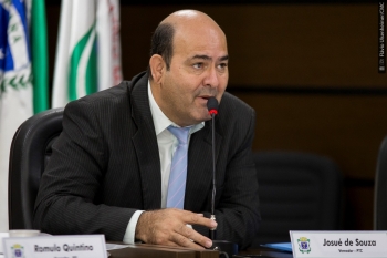 O vereador Josué de Souza (PTC) defendeu e explicou o projeto do Executivo para os demais vereadores