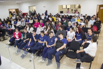 Estudantes acompanharam a sessão