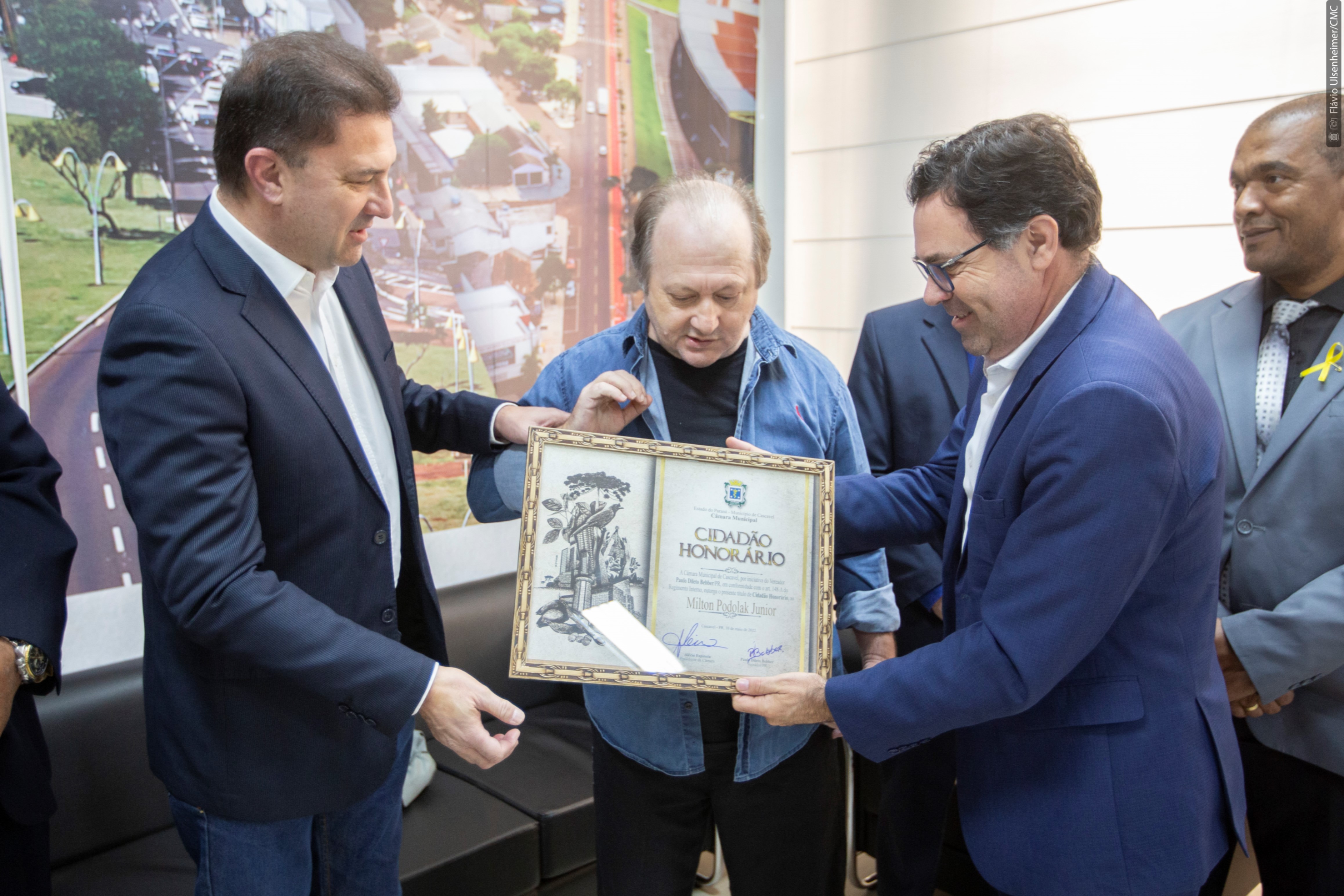 Milton Podolak Júnior recebe título de cidadão honorário de Cascavel