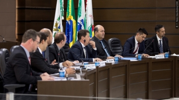 "Agora, temos uma lei para garantir as crianças na escola", diz o vereador Carlinhos