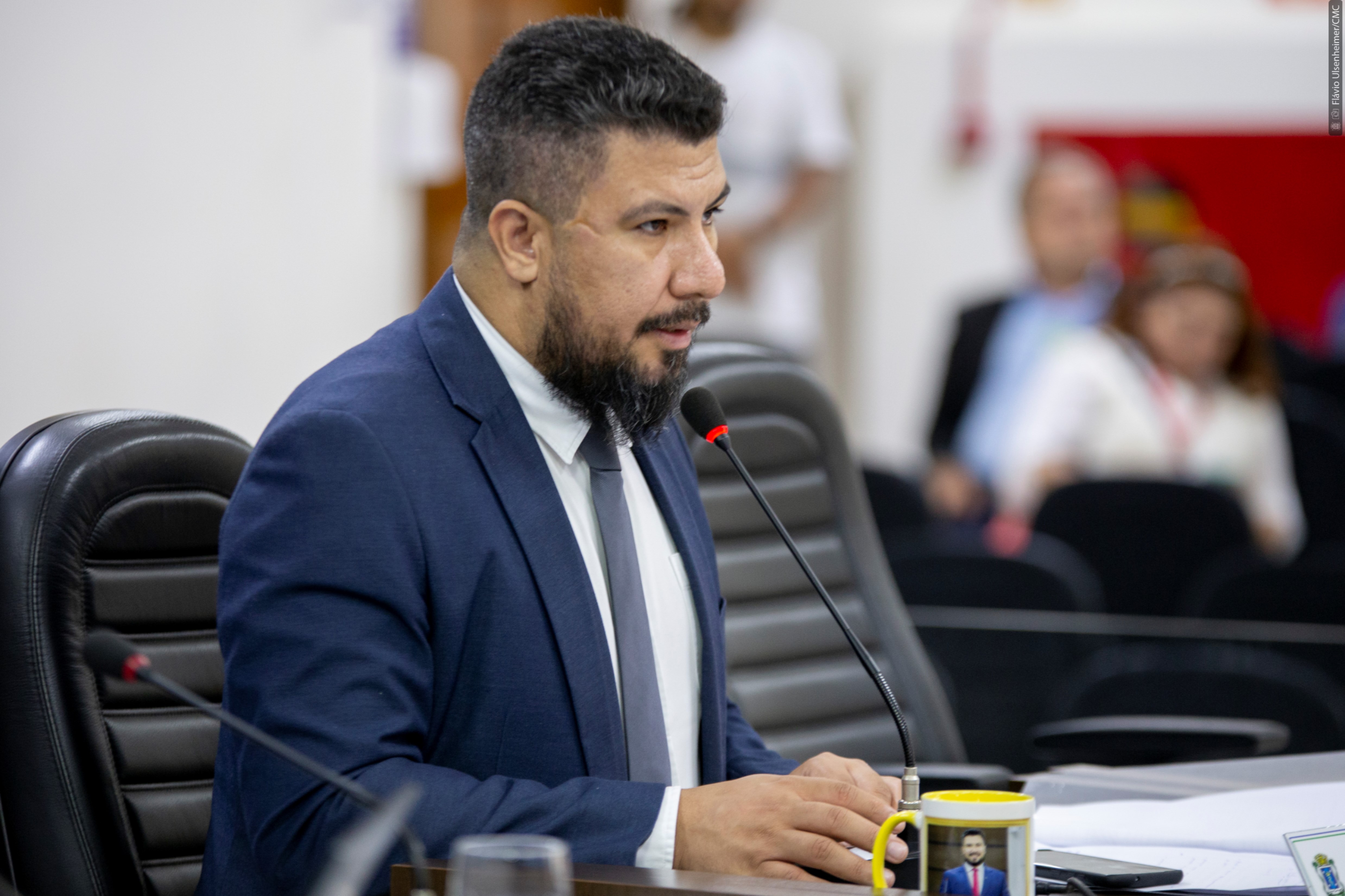 Parquinhos devem ser inclusivos para crianças com deficiência, defende Edson Souza