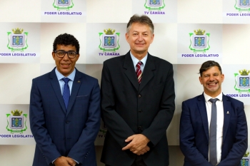 O presidente Sadi Kisiel (centro), o secretário Serginho Ribeiro (dir.) e Josias de Souza (esq.)