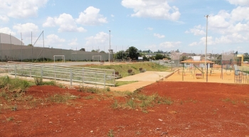 Obras do Centro Poliesportivo estão abandonadas. Em anexo, cópia do ofício em resposta ao requerimento da Comissão de Educação, Cultura e Desporto