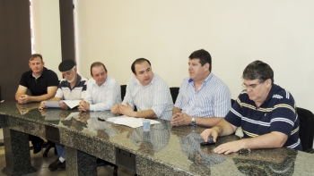 Frente Parlamentar em reunião com o secretário de Saúde, Reginaldo Andrade