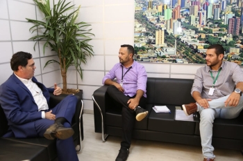 Os coordenadores do Paraná Cidadão combinam detalhes do evento com o presidente da Câmara