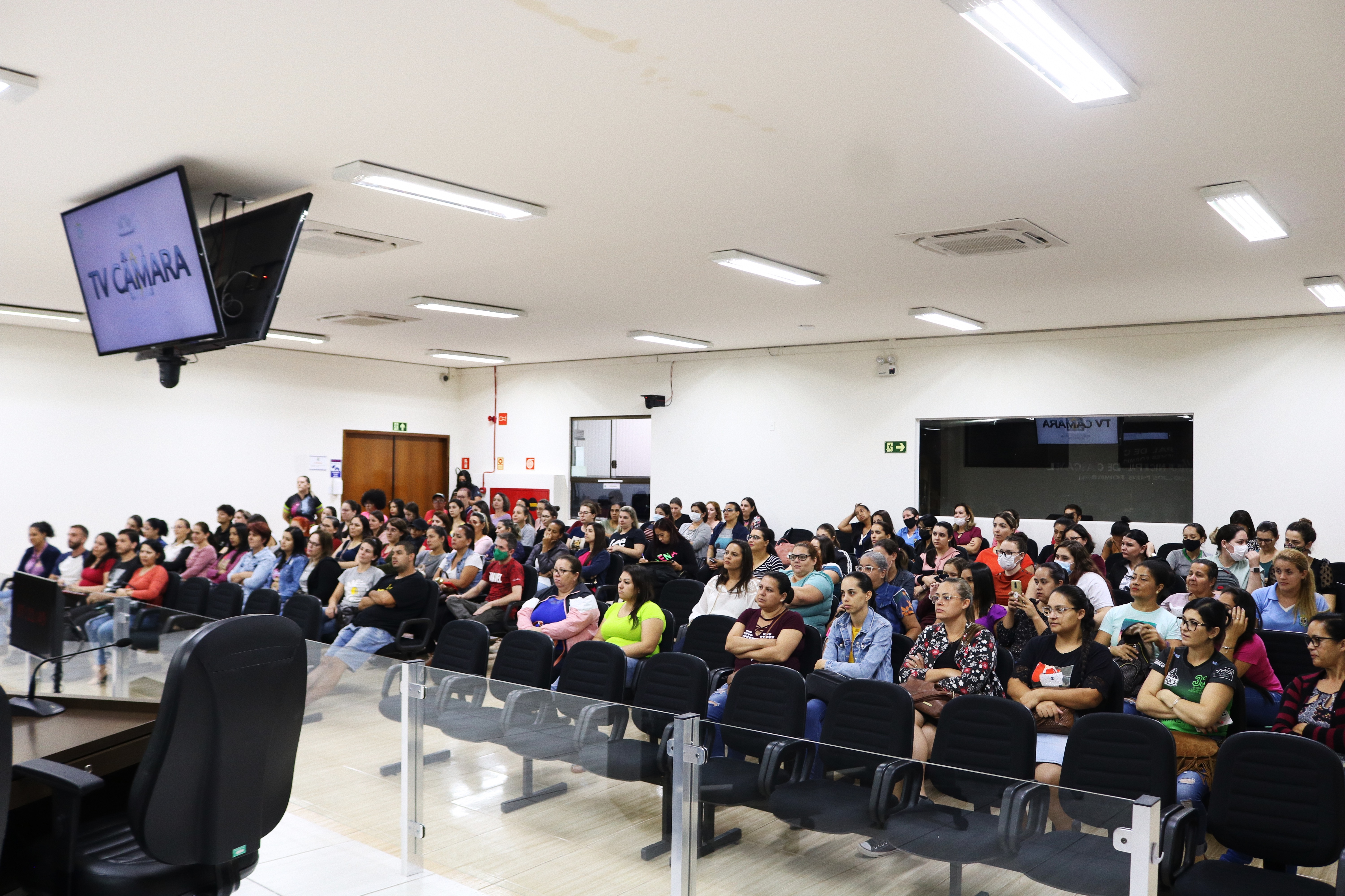 Agentes de Apoio discutem condições de trabalho com Professora Liliam