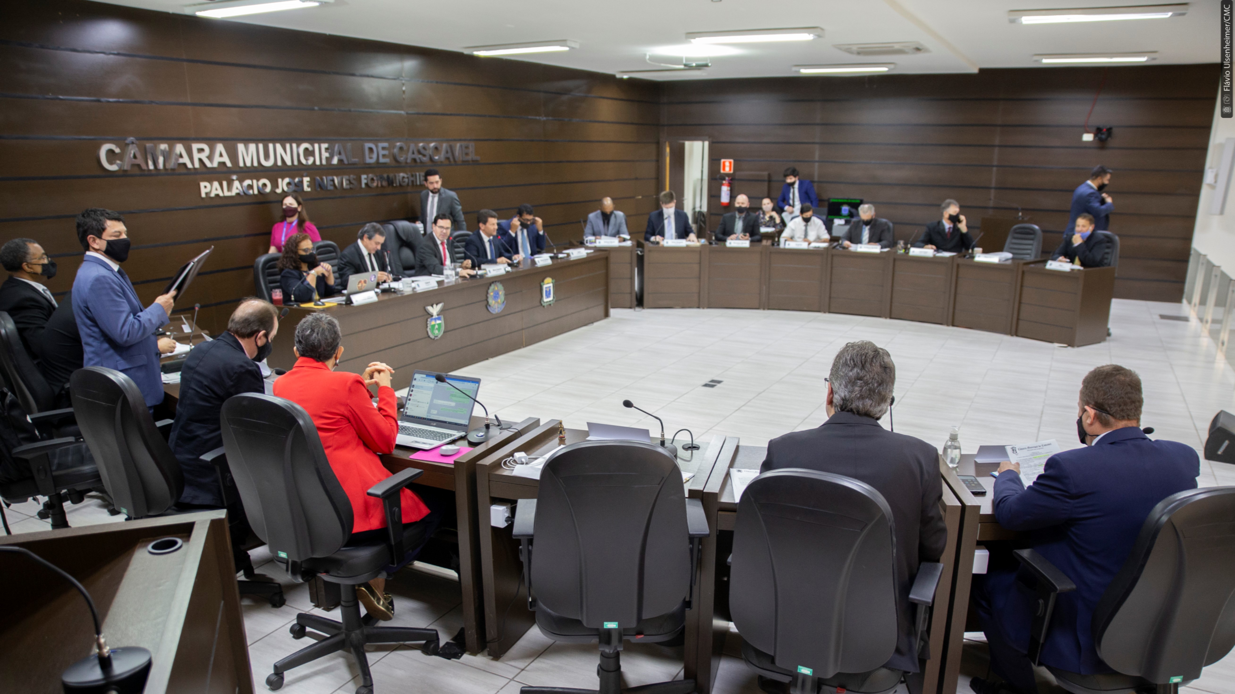 A sessão extraordinária teve na pauta apenas os dois projetos que aprovaram as contas de 2018 e 2019