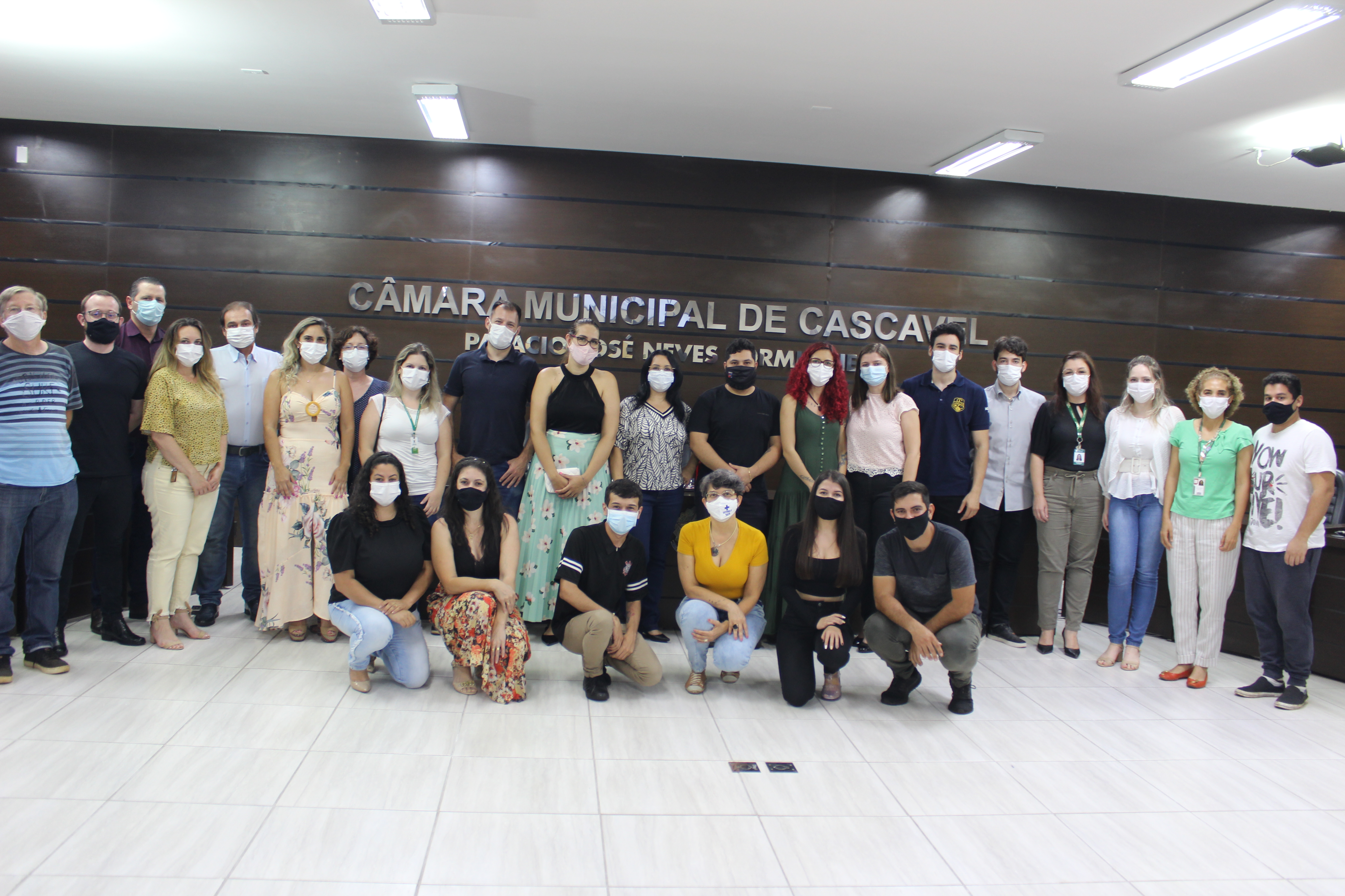 Debate reuniu profissionais e estudantes para debater a saúde mental e emocional dos universitários